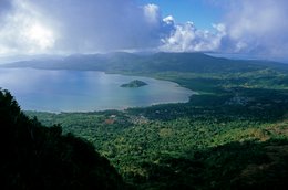 Archipel-des-Comores;-Baie;-Cumulus;-France;-Îlot;-Kaleidos;-Kaleidos-images;-La-parole-à-limage;-Laurent-Abad;-Mangrove;-Marée-haute;-Mayotte;-Océan-Indien;-Paysage-marin;-Stories-Pictures;-Villages